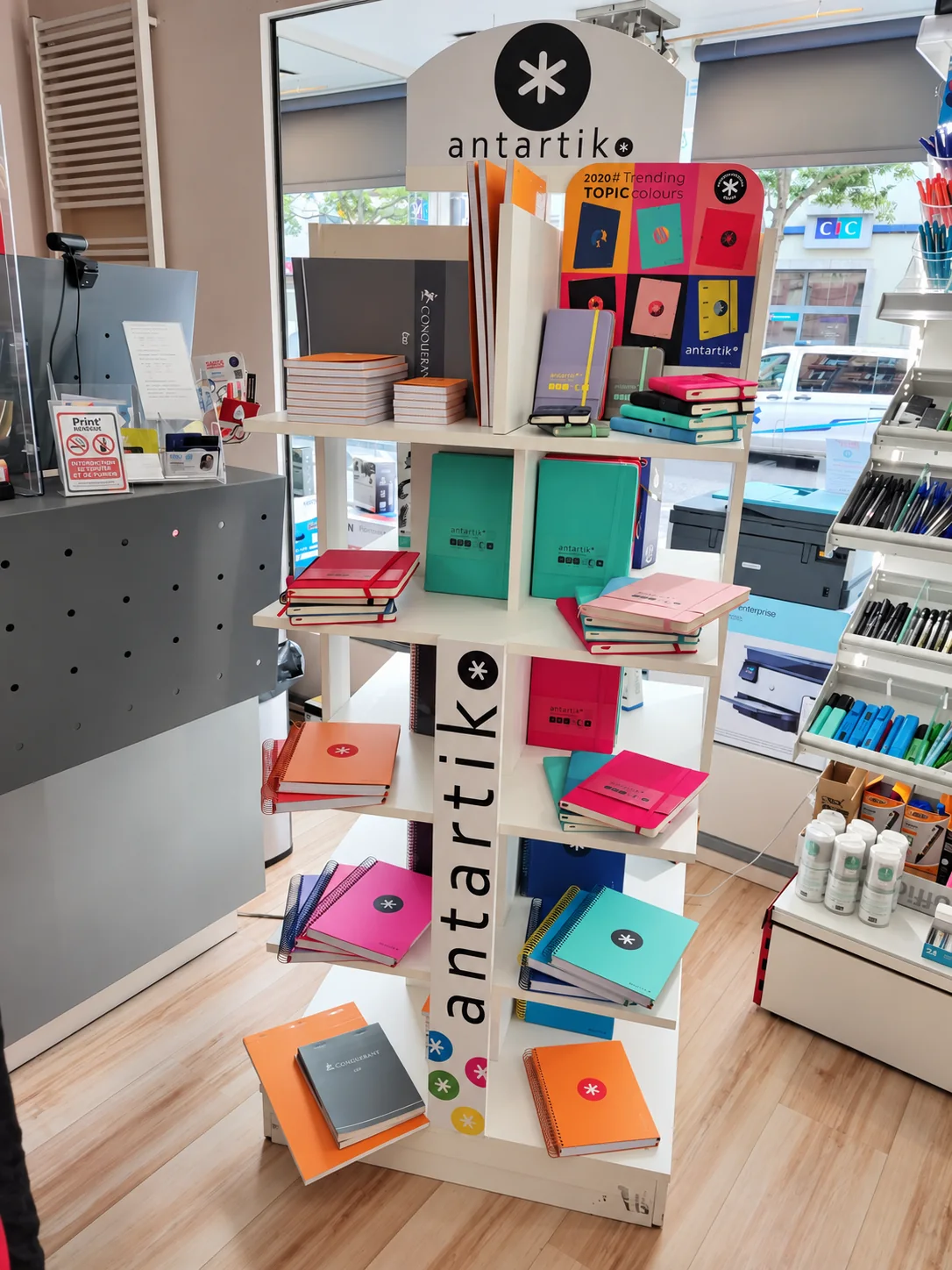 Présentoir de carnets et cahiers Antartik chez Print’ Neudorf à Strasbourg