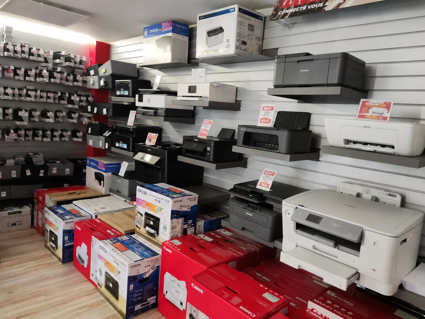 Imprimantes exposées en magasin chez Print’ Neudorf à Strasbourg