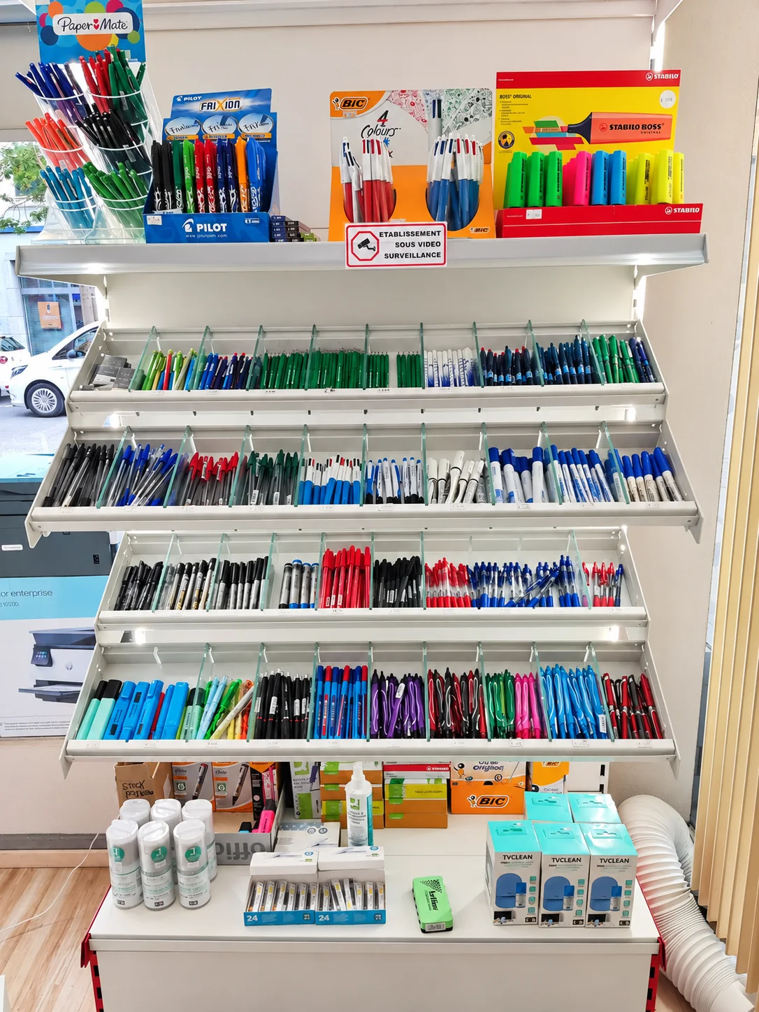 Rayon de stylos, surligneurs et fournitures de papeterie chez Print’ Neudorf